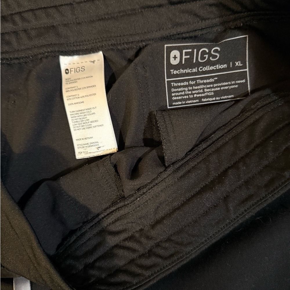 FIGS Zamora Black Joggers - Picture 4 of 4